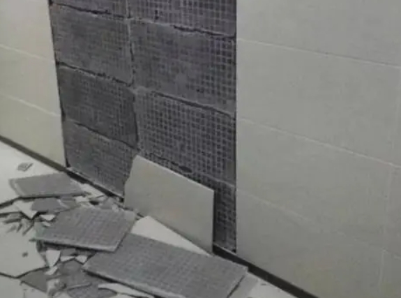 策勒瓷砖空鼓维修公司分享下策勒墙砖松动维修的知识
